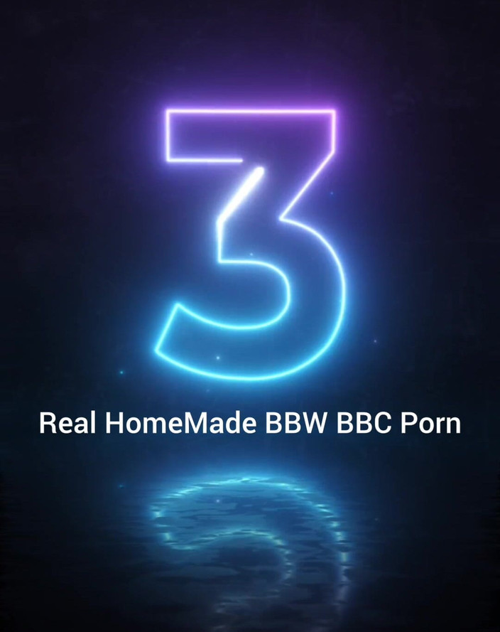 Super sexy ebony cuties: Si esercita nel succhiare il dildo montato nel pompino