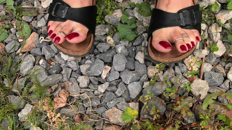 Goddess Lena: Birkenstocks के साथ खेलना