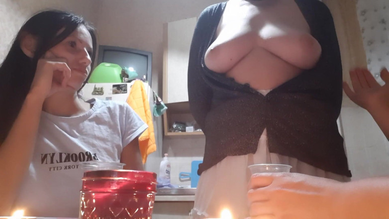 Lesbian-illusion: Шведский лесбийский секс на кухне - лесбийская иллюзия