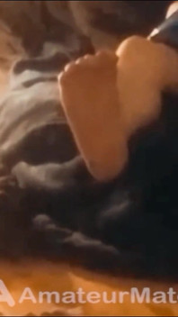Un Coloc Hétéro Surpris En Train De Se Branler Devant Du Porno... 2 Caméras, 2 Situations Et Une Éjac Presque Sans Les Mains