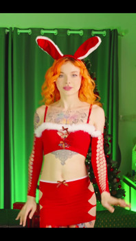 Which Christmas Outfit Looks the Best on Me in Your Opinion?