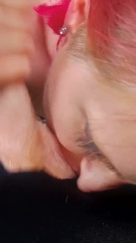 Milf à gros nichons, pipe baveuse et facial