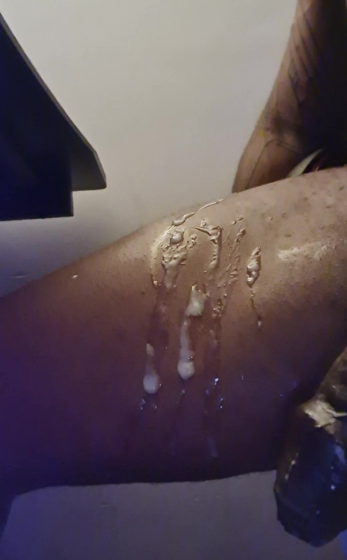 Amadeus: Сперма капає мені на ногу, не може дочекатися, поки не закінчиться карантин, щоб кінчити на одне з ваших облич