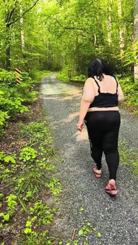숲에서 또 다른 자지를 따먹지 않는 엄마