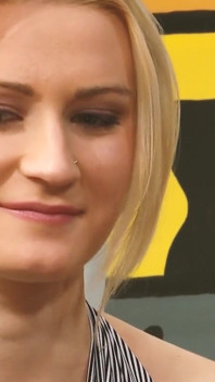 Bionde crude scena-1_blonde ragazza con grandi tette lo adora quando i ragazzi le sborrano addosso