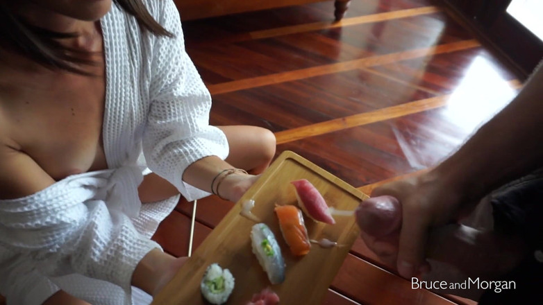 Bruce-and-Morgan: Esperma e xixi no sushi delivery