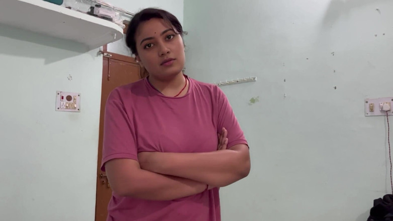 Hotty_ragini: Adik tiriku yang super semok marah sama aku, kami berbagi...