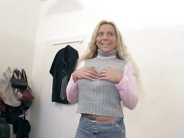 German amateur couples: Úžasná blondýnka z Německa se nemůže vejde tohoto monstrózního ptáka...