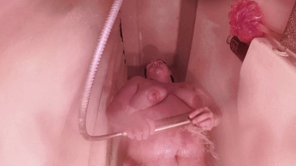 SexyNEBBW: Světelská show barevná sprcha