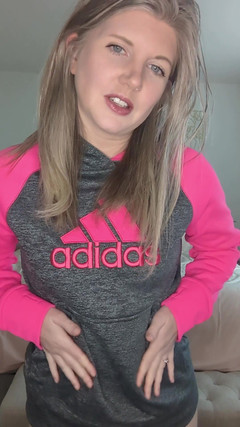 Housewife Ginger: Hoodie स्ट्रिपटीज़ हिलाने के निर्देश