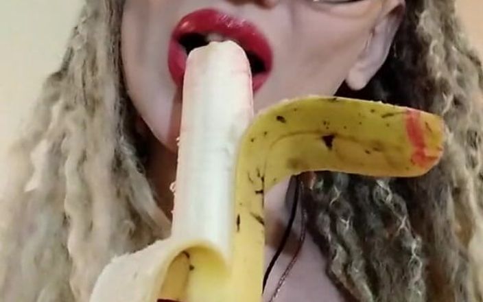 Bad ass bitch: Roter lippenstift, blowjob, banane, necken und demütigen