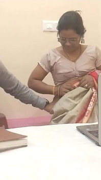 Profesor it hot india yang lagi sange ngentot pakai kain sperma sama muridnya sendiri di rumah
