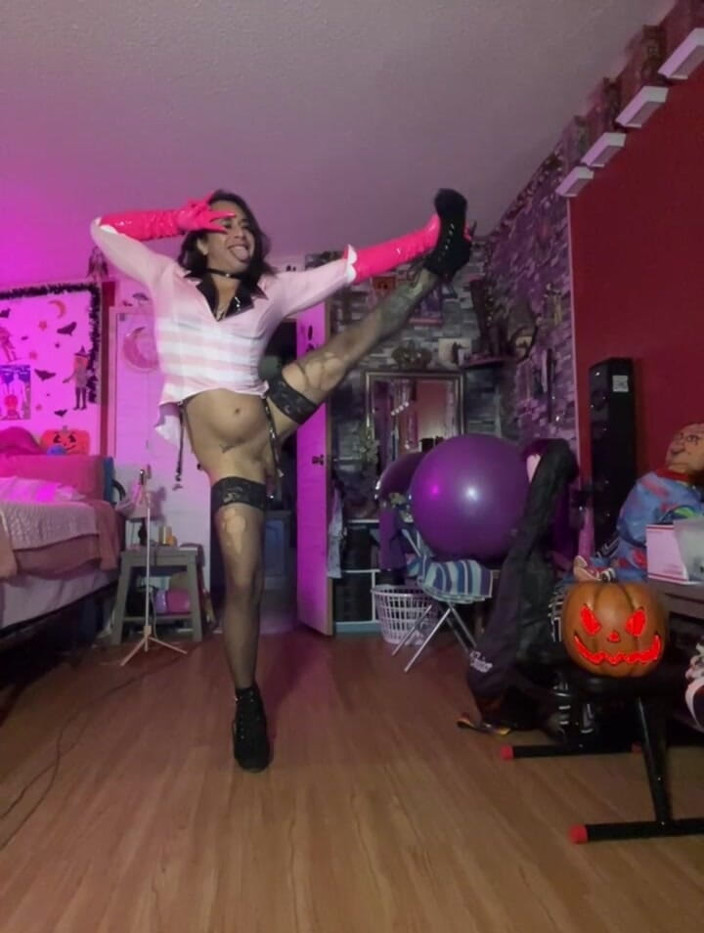 TSJade95: I Need a Play Man