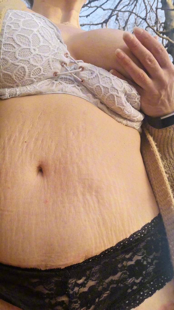 Miststueck69: Minha buceta peluda fodida com vibrador fora na floresta