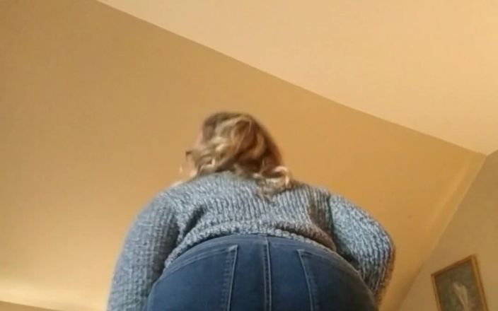 Lily Bay 73: My Ass Is Amazing in Jeans