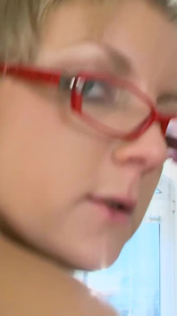 안경에 핫한 사정으로 따먹히는 섹시한 4 눈 십대