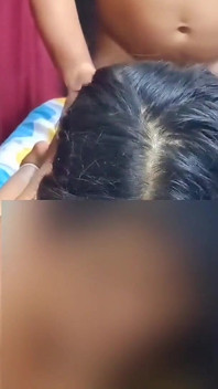 따먹히는 동안 귀엽게 보이는 수줍은 여친