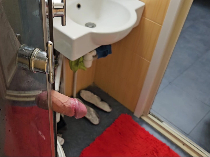 Roma_Black: Disedut di bilik mandi