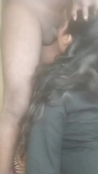 Sex sălbatic cu secretara privată în cabină