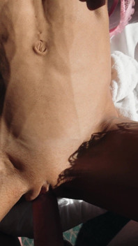 Der beeindruckende Fitnesstrainer gibt eine private lektion
