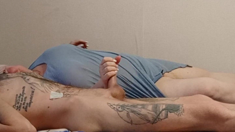 Zona901: Sousedka miluje, když jí stříkám do pusy s horkým spermatem