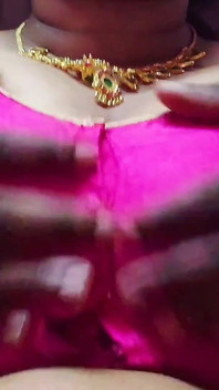 Hot and Sexy Aunty Apne Boobs