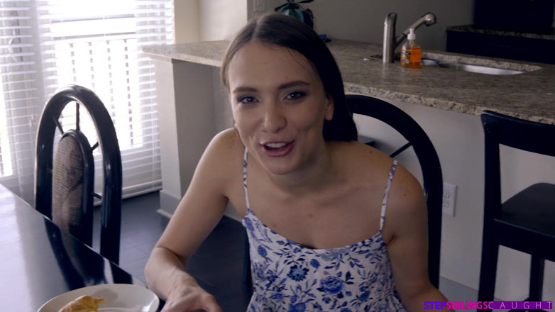 StepSiblings Caught: Demi-frère pervers - S8 : E10