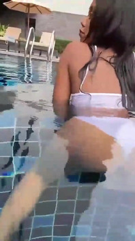 Johntronx - Imagem perfeita tailandesa amadora gata é na piscina