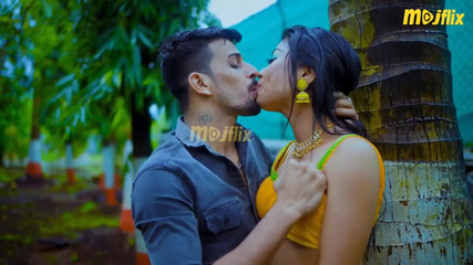 Indiandesi porn film: Savita yenge yağmurlu sezonda desi tarzında sikiliyor