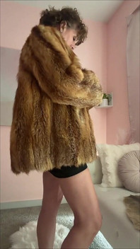 Striptease in a Mink