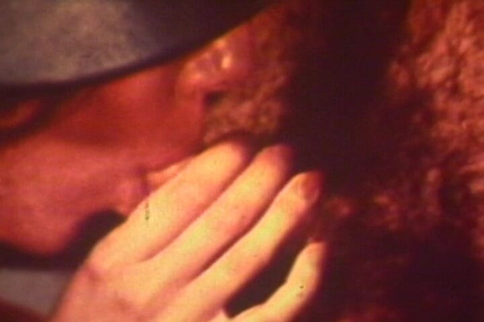 Vintage Life: Red-tinted Vintage Loop Captures Retro Foursome in Raw Action