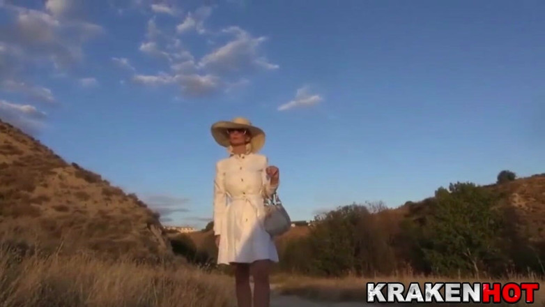 Krakenhot: Гаряча мамка Даніела Еванс в ексклюзивному порно відео на відкритому повітрі