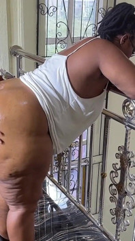 Grandona avó e um jovem garanhão