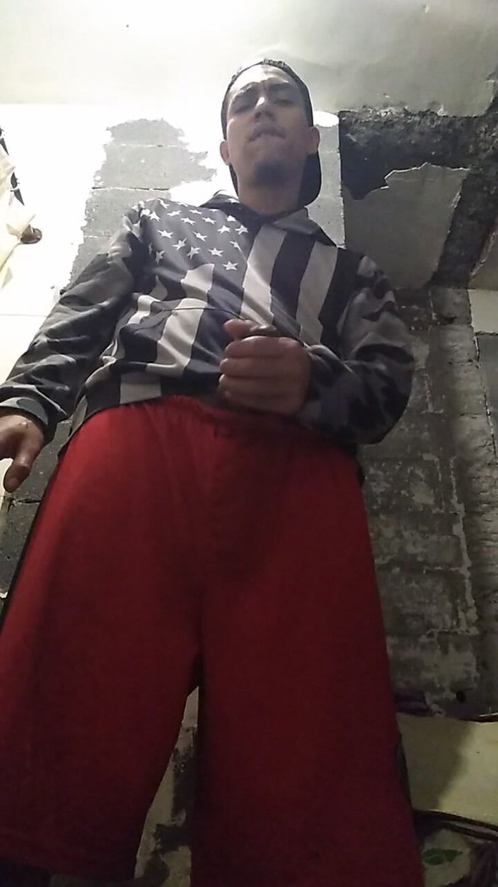 AlexAlejandro13: Estoy a punto de bañarme pero sin antes tirar