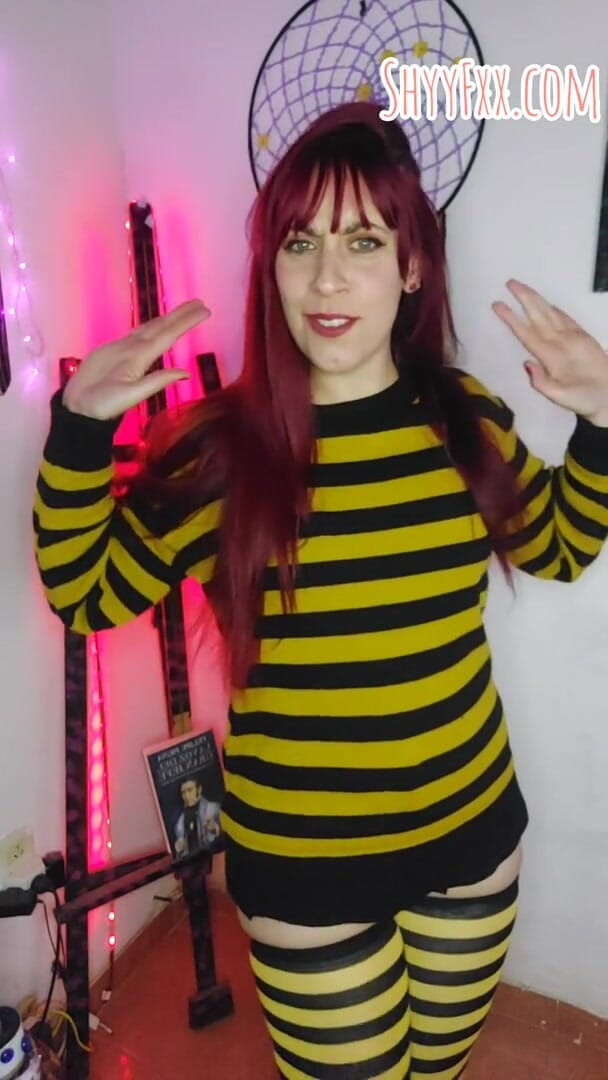 Tu Gauchita Argentina: Rengringspigen Shyyfxx Genopvrker Chefen Med Kraften Fra Heavy Metal! Instrucciones...