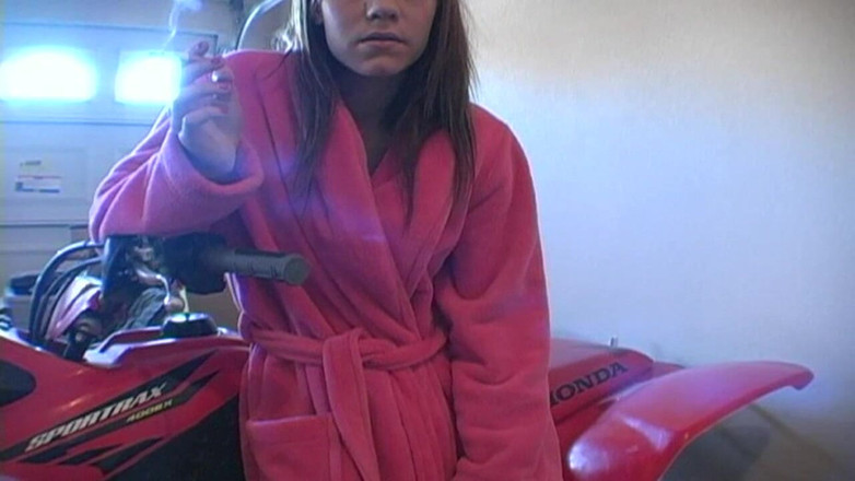 LegalThisWeek: Addison Rose hút thuốc với Addison Rose