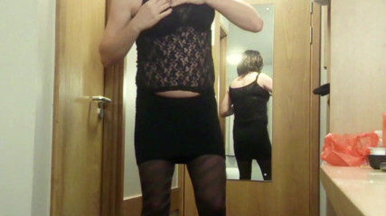 EmmaLeeTV - Nylon Fetish Tranny: Melancap di pintu hotel