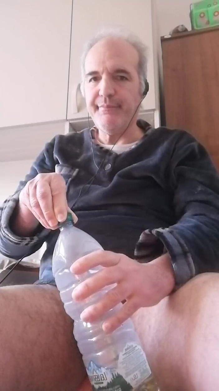 Setesesso7: W ten piątkowy poranek dużo sikam i masturbuję się!