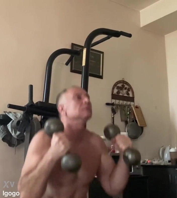 Alex Art: 체육관 시간