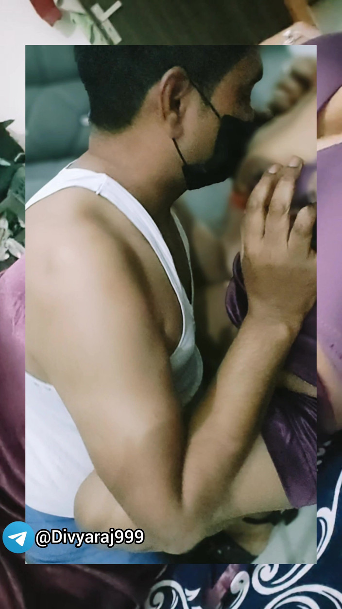 Divyaraj99: Namorada principal de Aur Meri