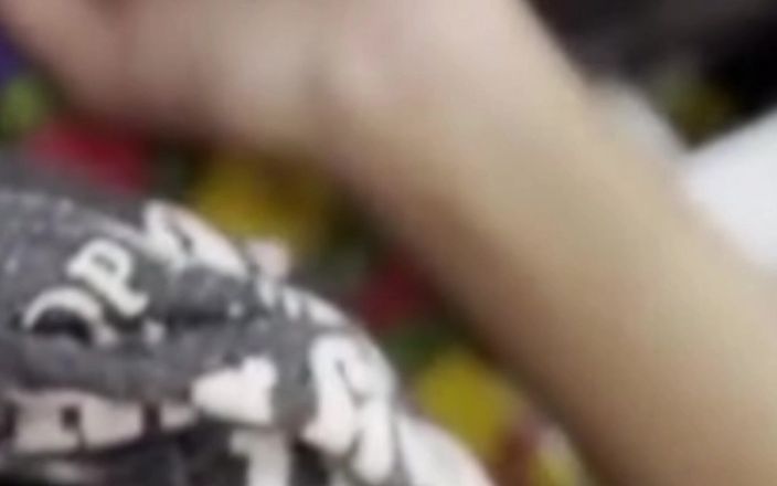 YourDickSucker: Милі індійські дівчата показують своє оголене тіло