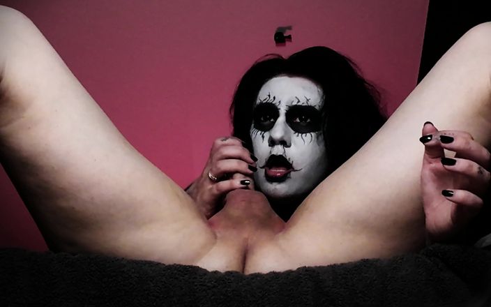 Damagedcosplays: Black Metal Готеса глубоко заглатывает так хорошо, что она получает две глотки
