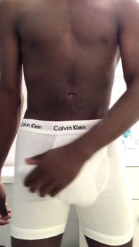 Ngocok kontol hitam besarku sampai crot