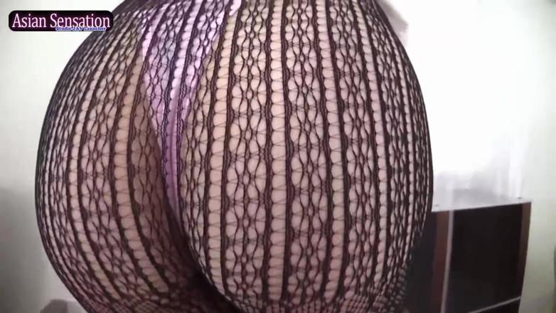 Studio JAV Launcher: Risa Kasumi a její ohromující nohy. Odvážné vzorované punčocháče, nekonečná...