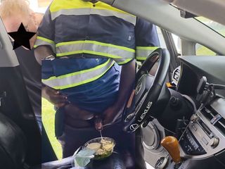 Big ass BBW MILF: OMG!!! Kadın müşteri yemek teslim eden adamı sezar salatasıyla mastürbasyon...