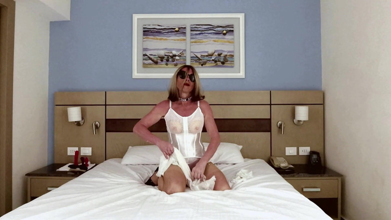 Sissy Cummy Lingerie: Michelle Hernandez Hat Während Einer Geschäftsreise Spaß in Einem Hotel...