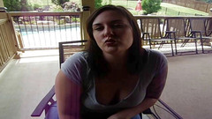 Sexy Amateurz: Si rambut coklat montel menunjukkan bibir cantiknya