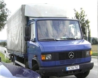 German Threesome: El autoestopista alemán recibió doble penetración