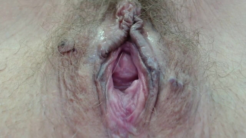 ANGELA_LADY: Die MILf beschloss, Übungen zu machen und ihre haarige fotze wurde...