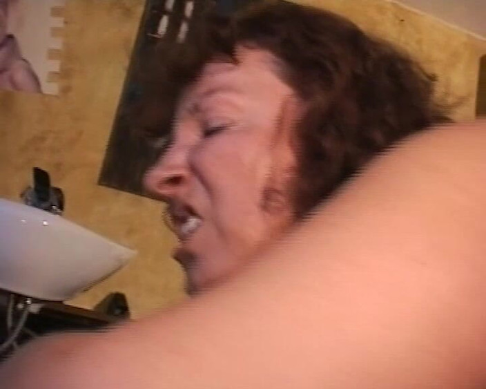 BB Video - Vintage Story: MiLF amatoriale tedesca in un trio FFm con grandi tette...